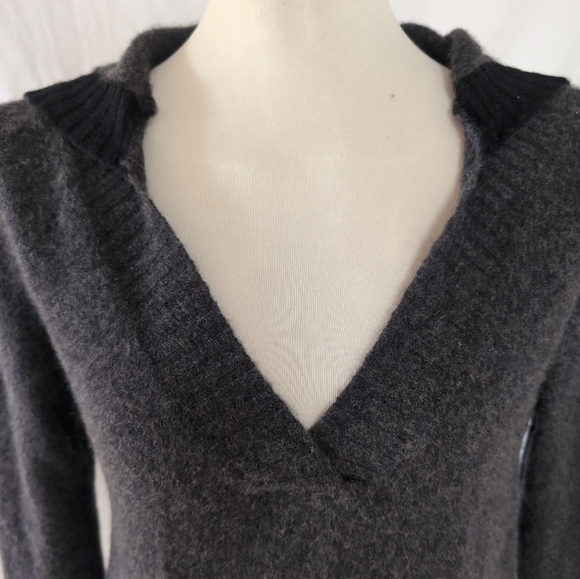 Subtle Luxury Fuzzy Cashmere V-Neck Flare Hoodie - Picture 2 of 13